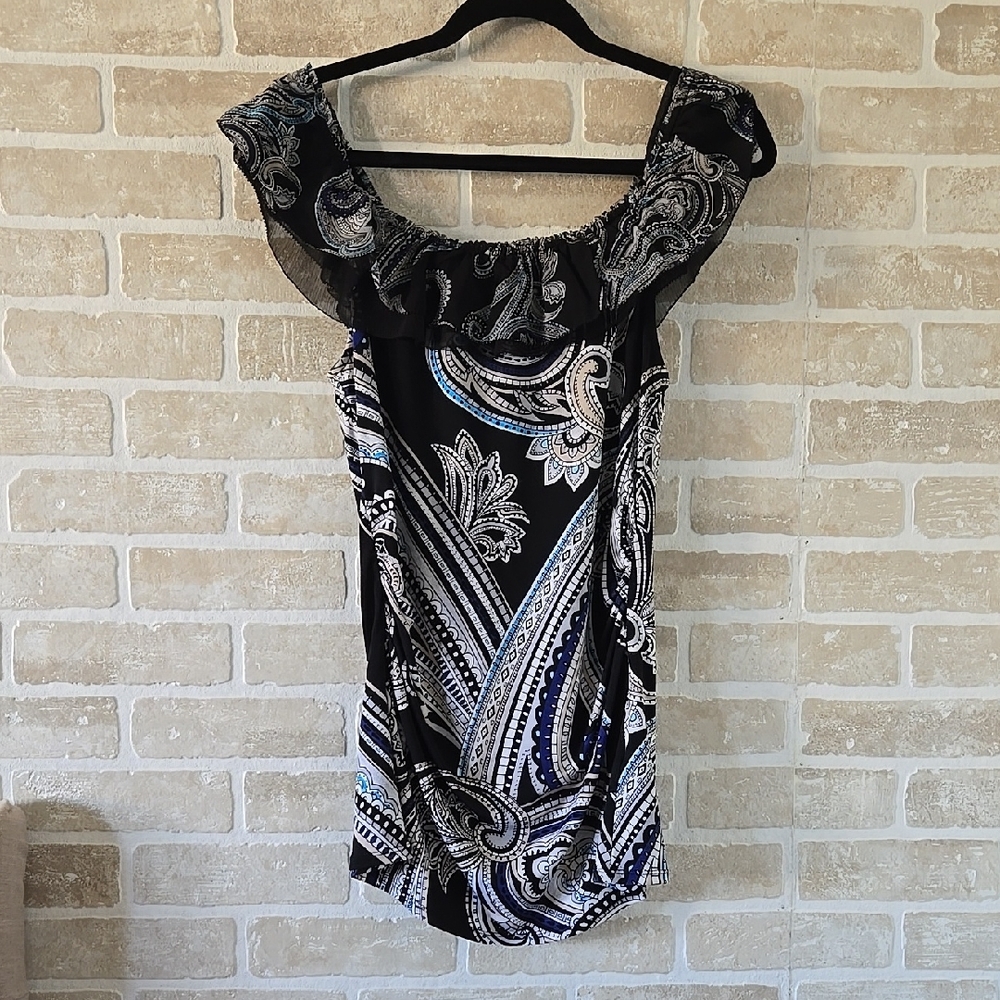 White House Black Market Black and White Blouse with Scoop Neck